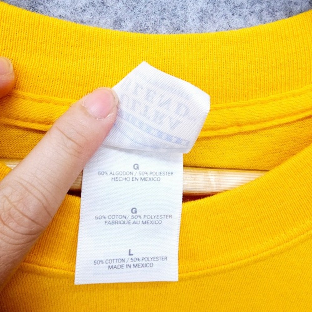 Vintage Heavy Cotton T Shirt Mens M Yellow TAIL WAGGIN WALK Tee‎ Dog Animal Y2K - Picture 9 of 10